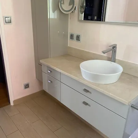 Apartment Duplex Face Au Palais Des Papes